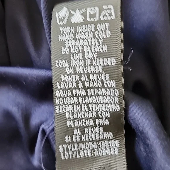 Woman's dress - Picture 10 of 10